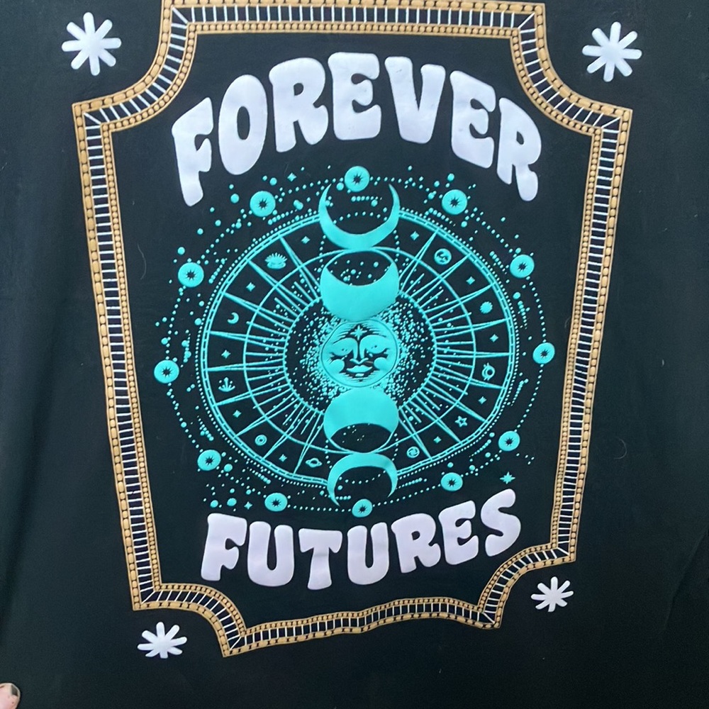 Small graphic tee - Picture 2 of 3